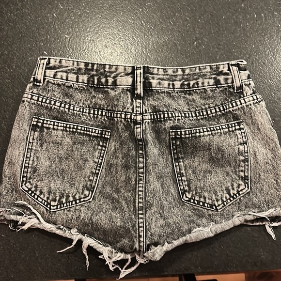 Dark grey denim shorts ! - Picture 4 of 5